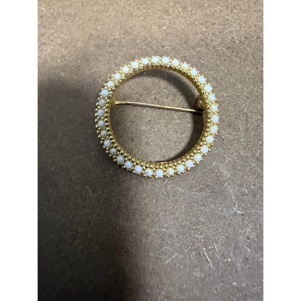 Ciner Vintage Gold Tone Faux Pearl Circle Wreath Brooch Pin